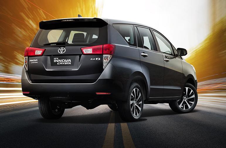 Innova Crysta for Satara sightseeing travel